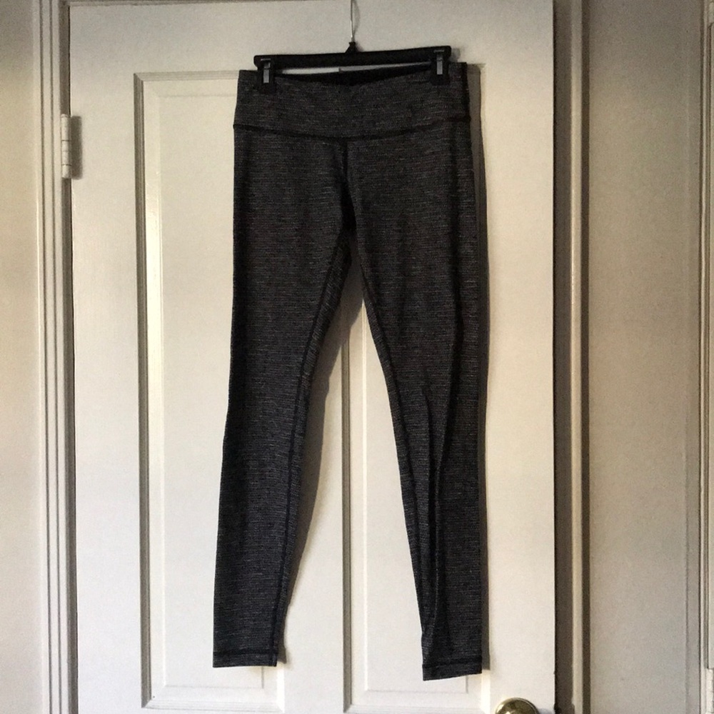 Lulu Lemon sz 6 black & white leggings high waist